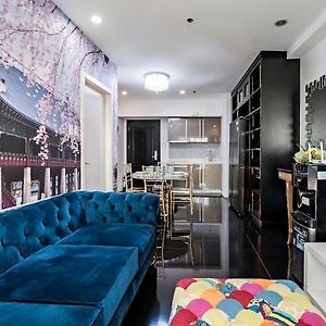 Deluxe One-Bedroom Apartment